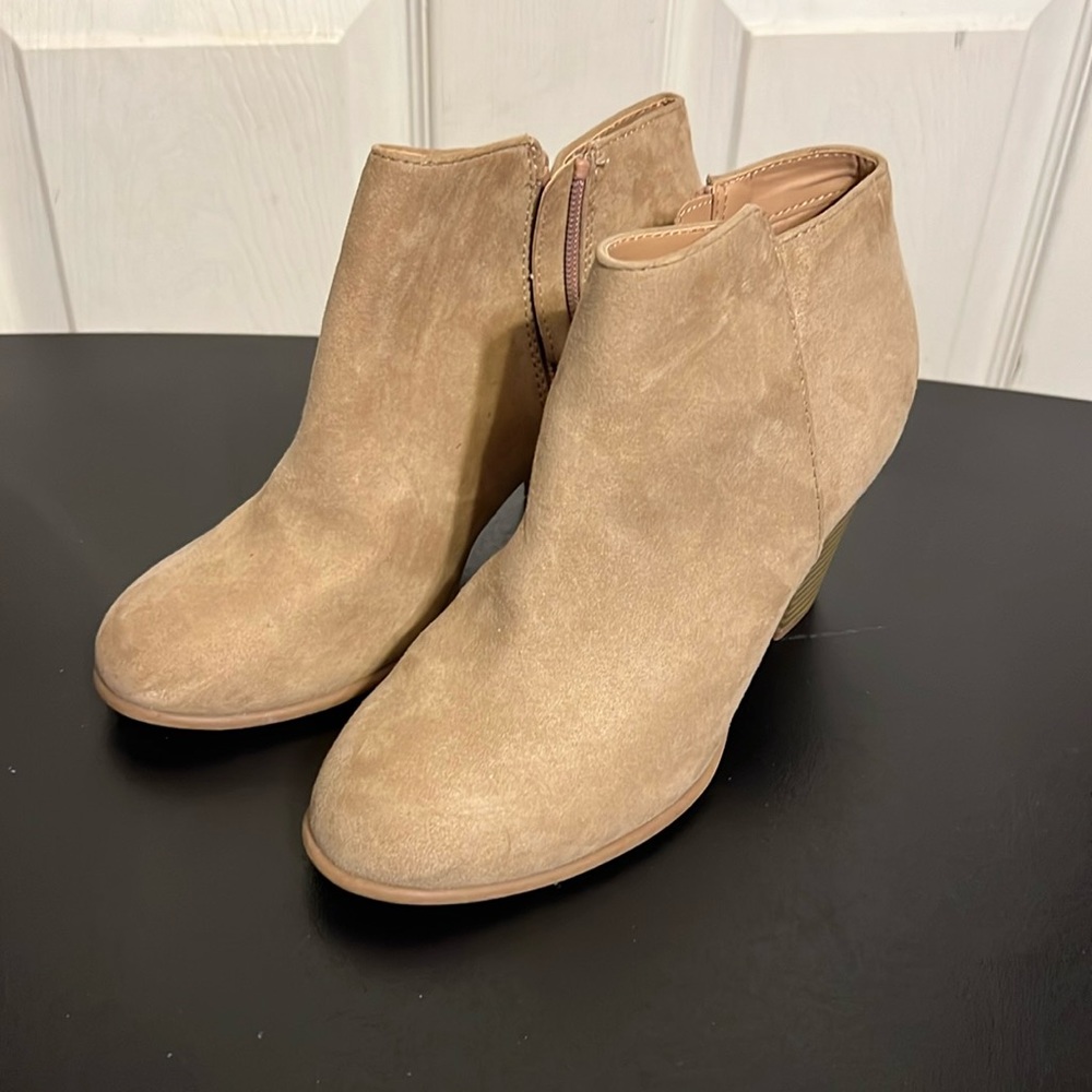 Old Navy Basic Heeled Bootie Size 7